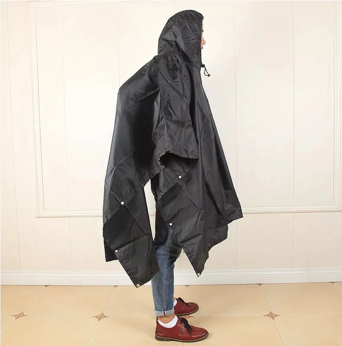 Regenponcho / Fietsponcho Herbruikbaar voor Volwassenen ( Dames en Heren ) - 200x110cm - 100% Ripstop Polyester - Zwart Regenponcho / Fietsponcho Herbruikbaar Voor Volwassenen ( Dames En Heren ) - 200x110cm - 100% Ripstop Polyester - Zwart -Regenjas En Paraplu 1186x1200 3