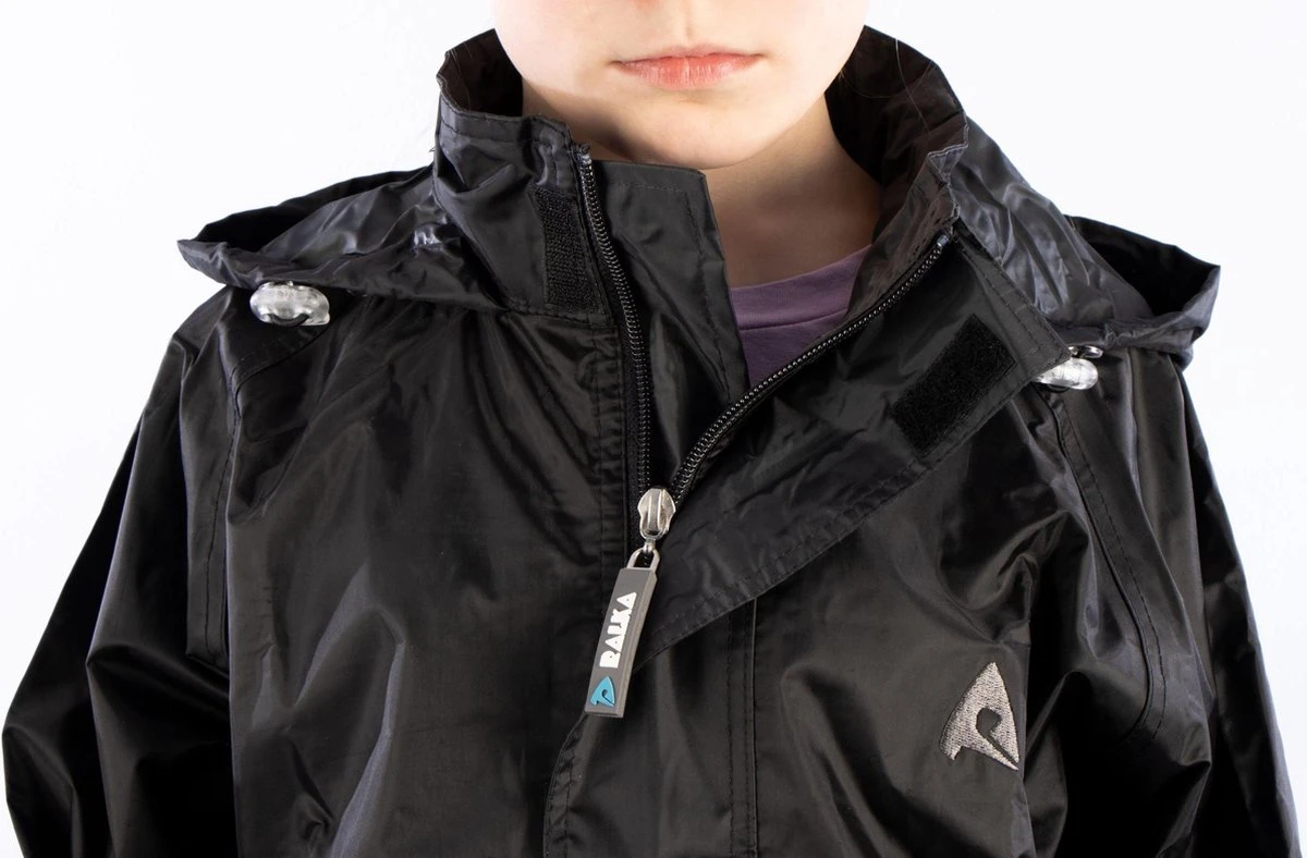Ralka Regenpak - Junior - Zwart - 164 Ralka Regenpak - Junior - Zwart - 164 -Regenjas En Paraplu