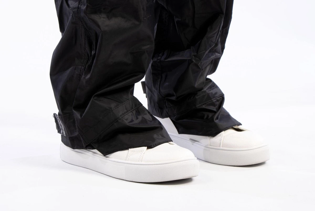 Ralka Regenpak - Junior - Zwart - 164 Ralka Regenpak - Junior - Zwart - 164 -Regenjas En Paraplu 1200x804 4