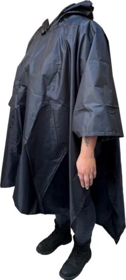 Regenponcho / Fietsponcho Herbruikbaar Voor Volwassenen ( Dames En Heren ) - 200x110cm - 100% Ripstop Polyester - Zwart 7 Regenponcho / Fietsponcho Herbruikbaar Voor Volwassenen ( Dames En Heren ) - 200x110cm - 100% Ripstop Polyester - Zwart -Regenjas En Paraplu 542x1200 1