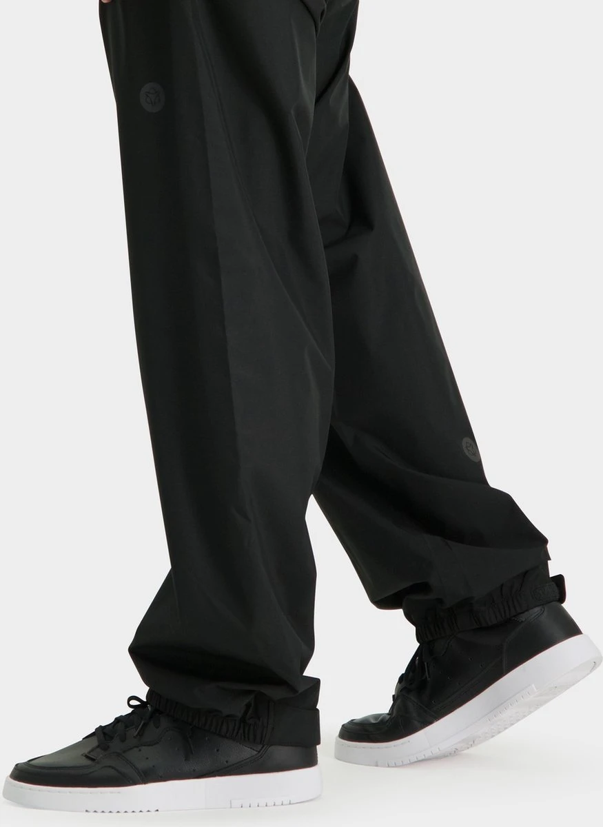 AGU GO Regenbroek Essential Unisex - Zwart - L - Dames & Heren - Waterdicht & Ademend AGU GO Regenbroek Essential Unisex - Zwart - L - Dames & Heren - Waterdicht & Ademend -Regenjas En Paraplu 875x1200 3