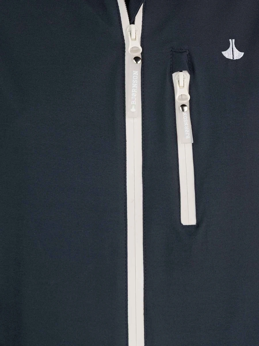 BJØRNSON Iduna Regenjas - Zomerjas - Dames - Waterdicht - Maat 52 - Donkerblauw BJØRNSON Iduna Regenjas - Zomerjas - Dames - Waterdicht - Maat 52 - Donkerblauw -Regenjas En Paraplu 900x1200 7